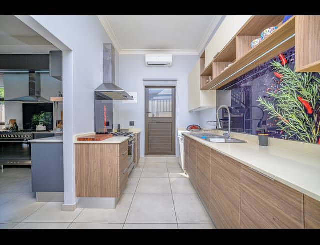 4 BEDROOM HOUSE FOR SALE IN SHEFFIELD BEACH